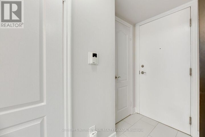 Property Photo:  188 Doris Avenue 214  ON M2N 6Z5 