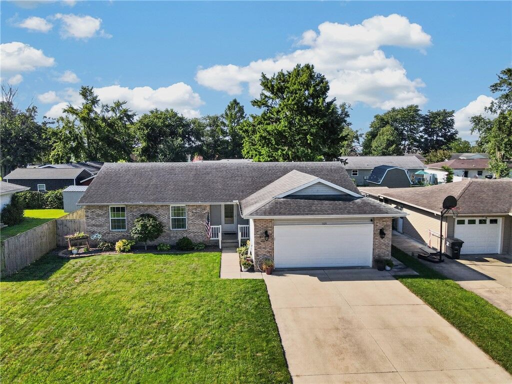 Property Photo:  103 W Edgewood Avenue  IL 62401 