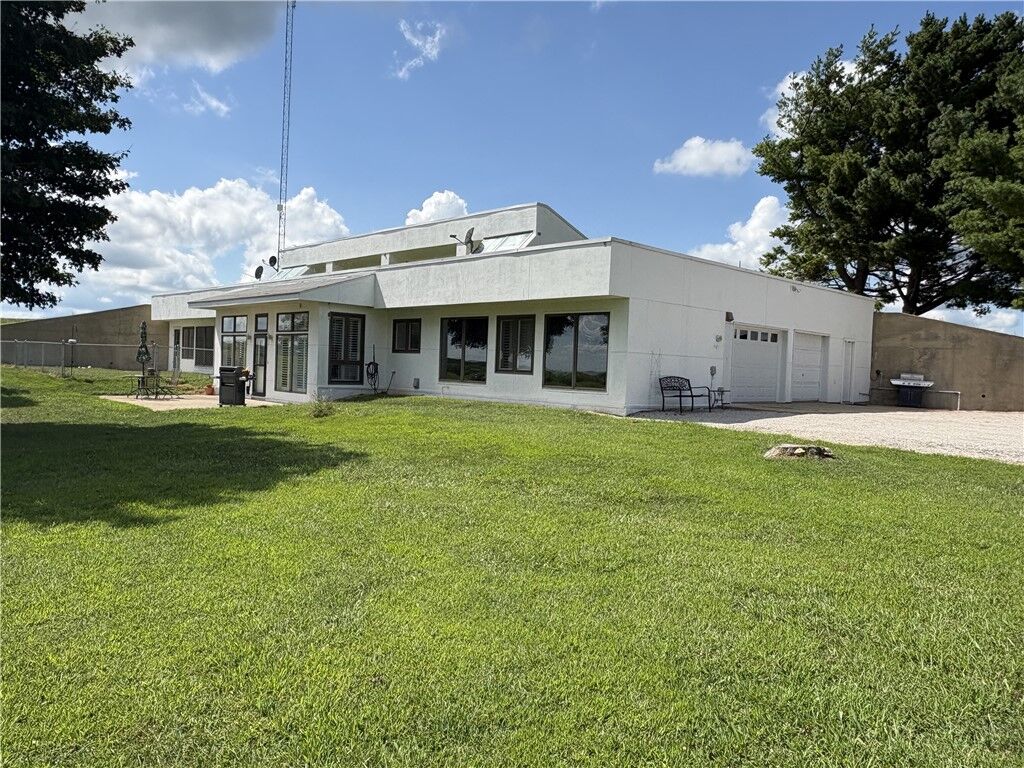 Property Photo: 1429 N 700 Street IL 62471