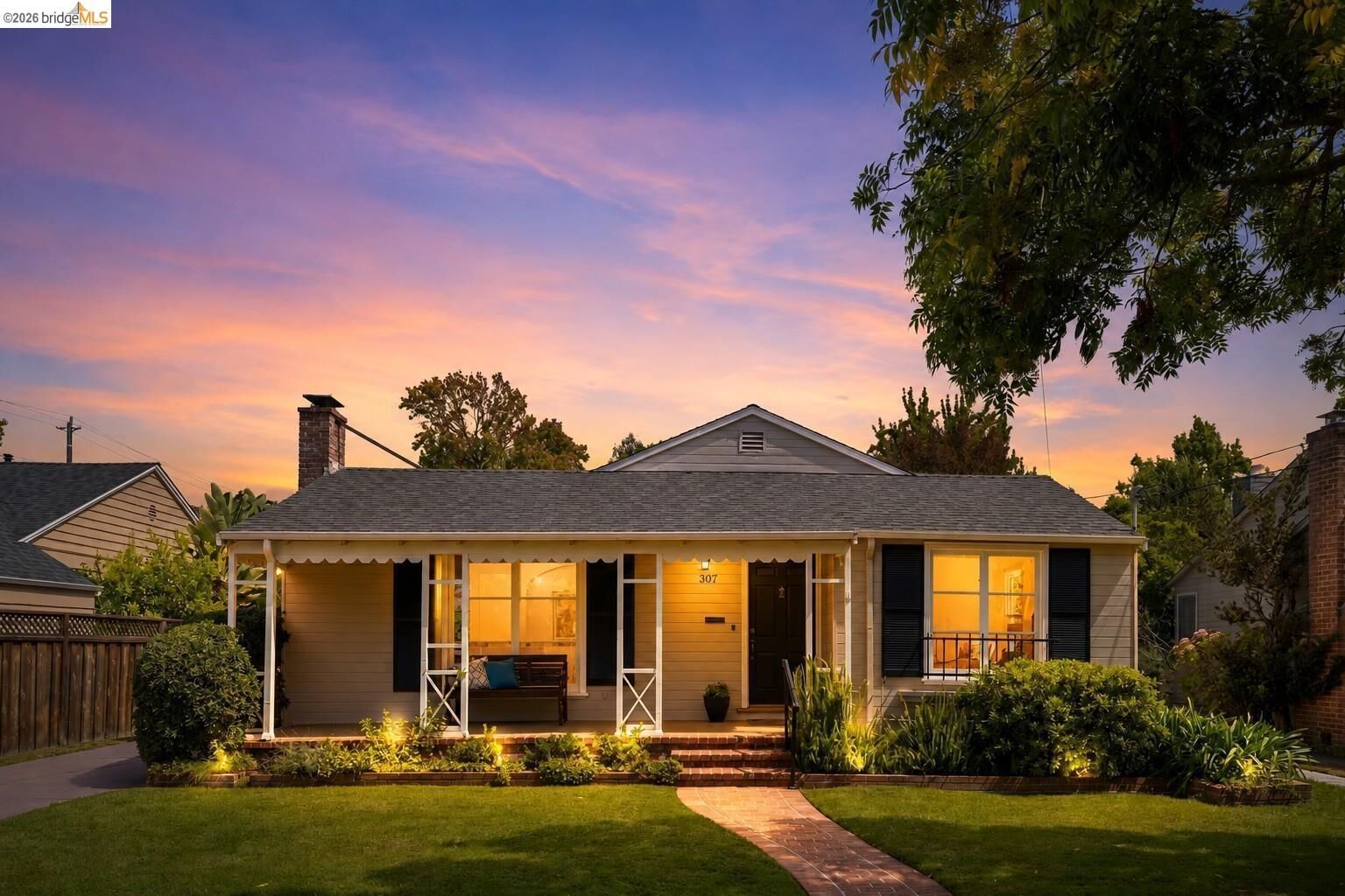 Property Photo: 307 Covington St CA 94605