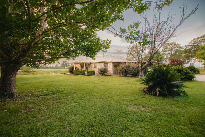 Property Photo: 8416 Ludlam Road FL 32567
