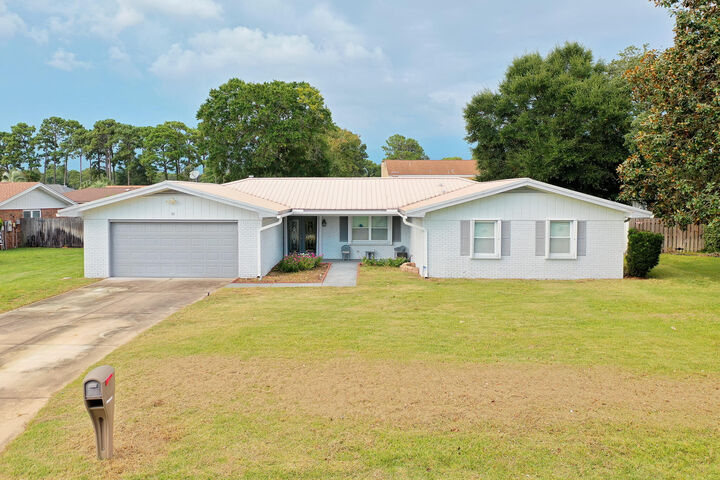 Property Photo: 10 Pebble Beach Drive FL 32579