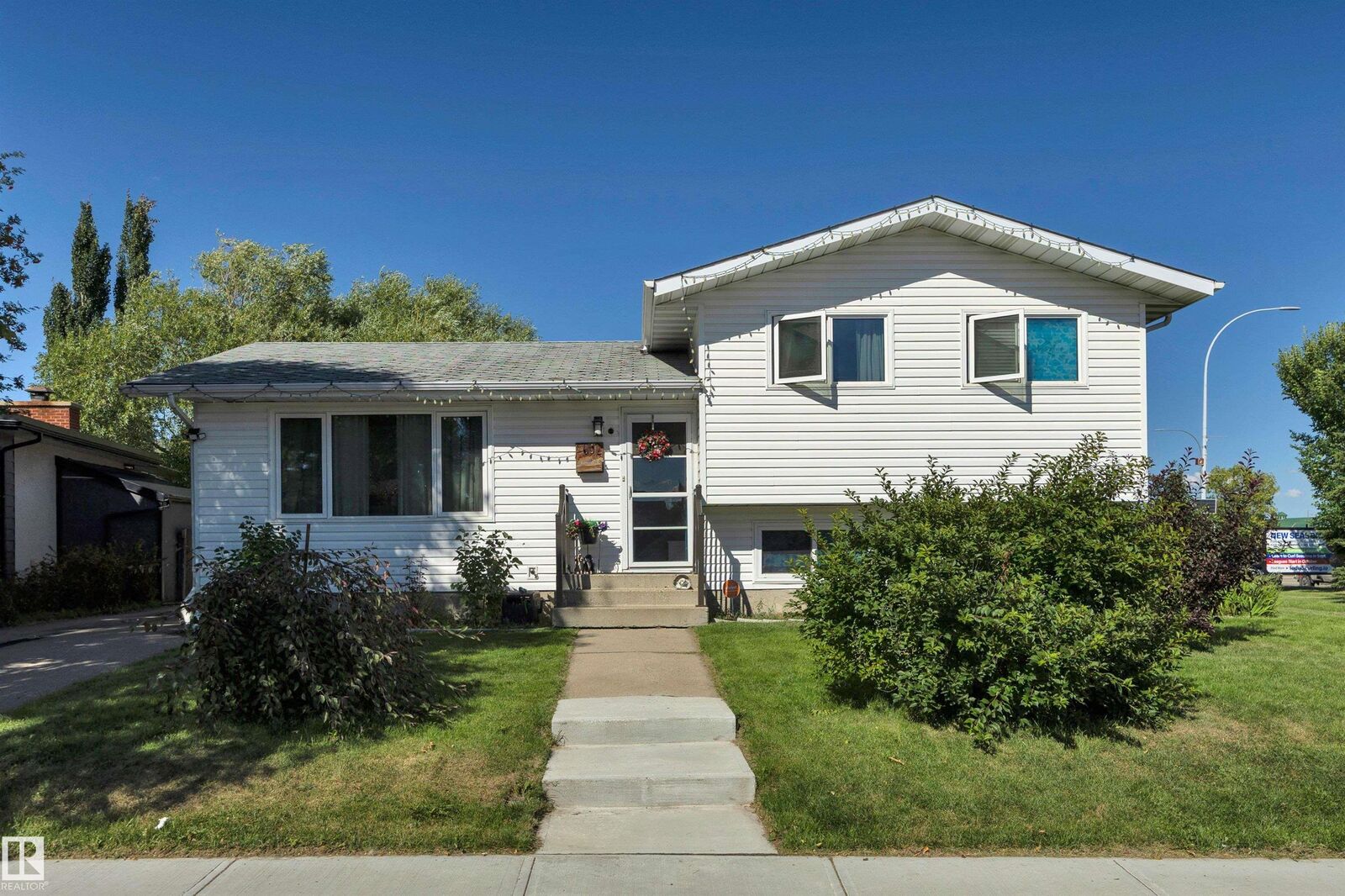 Property Photo:  5002 57 Avenue  AB T9E 5S3 