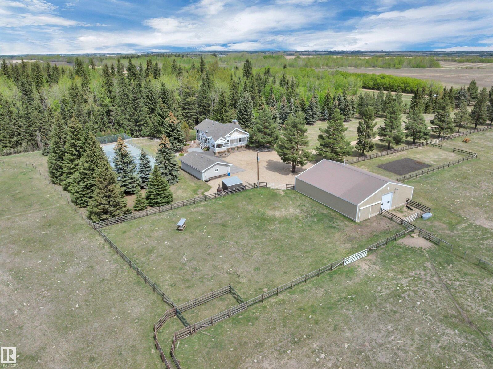 Property Photo:  464012 A Rge Road 233  AB T9A 1X1 