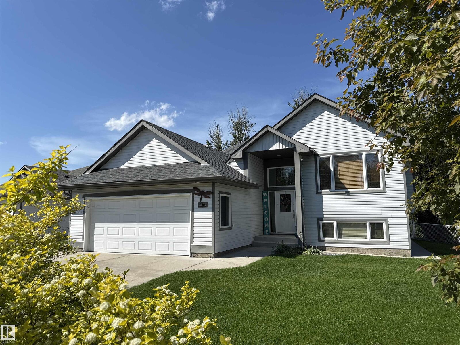 Property Photo: 4404 Madsen Avenue AB T7A 1T9