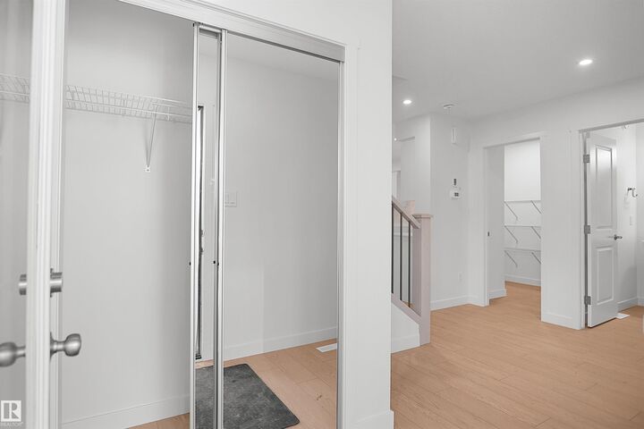 Property Photo:  938 18 Avenue NW  AB T6T 2V2 