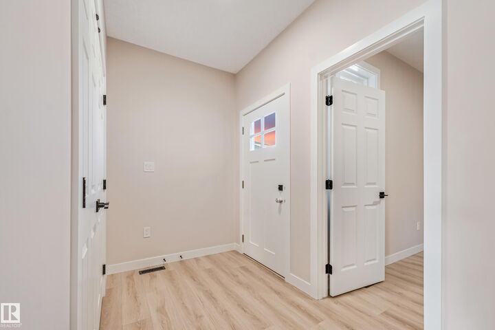 Property Photo: 4647 17 Avenue SW AB T6X 3N1
