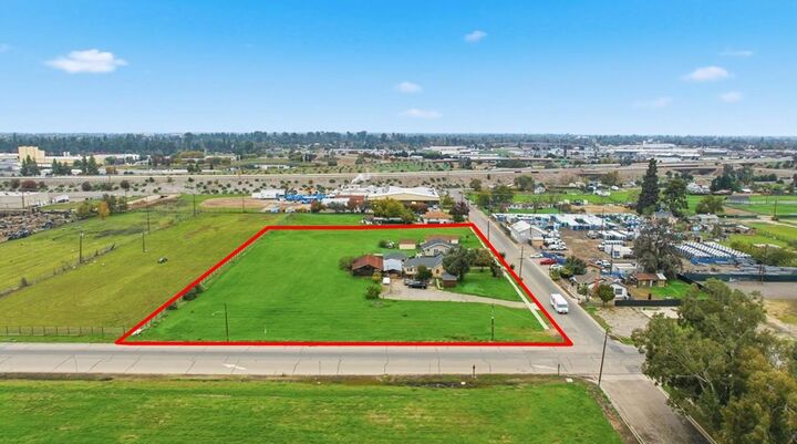Property Photo: 630 S Fruit Avenue CA 93706