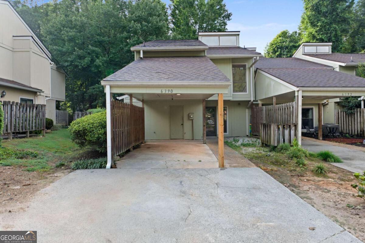 Property Photo: 6390 Hawthorne Terrace GA 30092