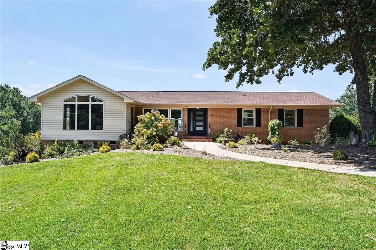 Property Photo: 219 Fairview Drive SC 29609