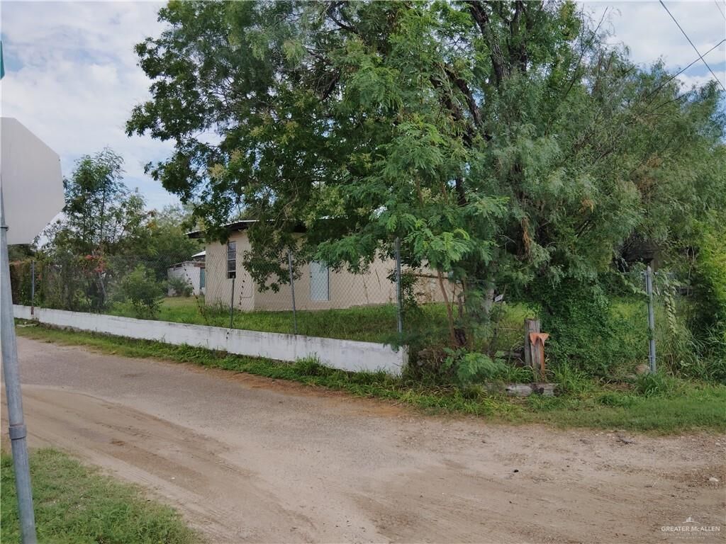 Property Photo:  900 S Garza Avenue  TX 78560 