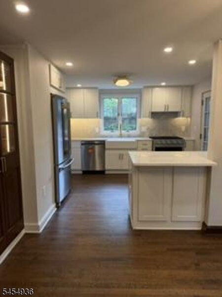Property Photo:  22 Hillside Way  NJ 07078 