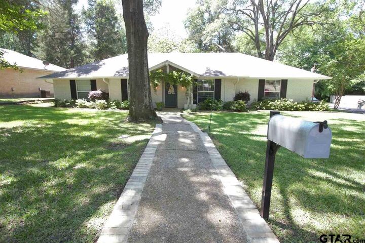 Property Photo: 6101 Huntington Drive TX 75703