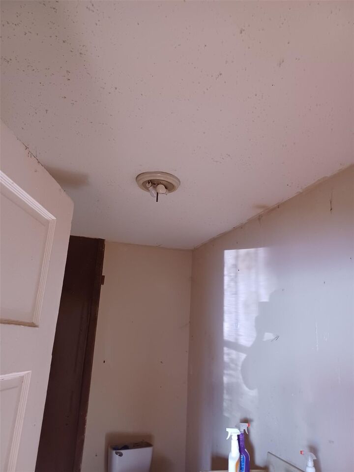 Property Photo: 1106 W Milam Street TX 77488