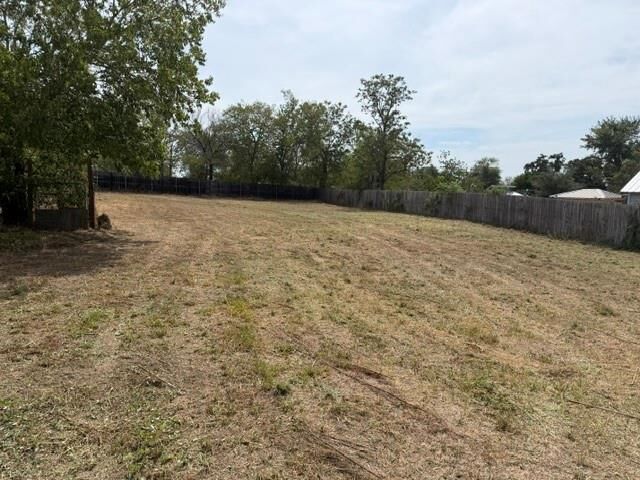 Property Photo: 707 W Madison Street TX 78621