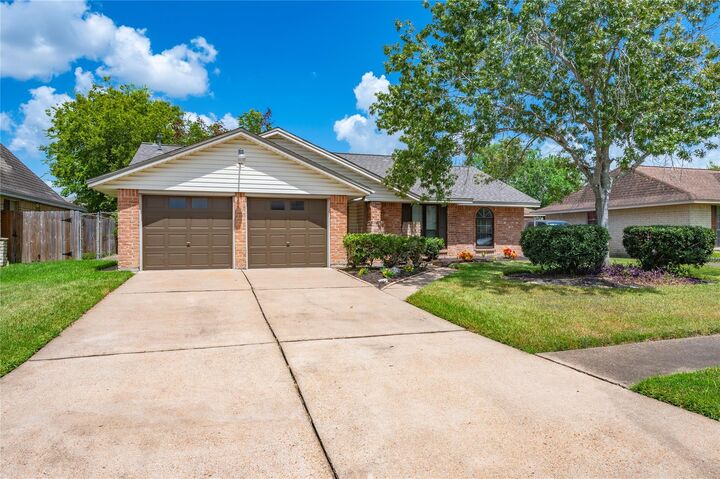 Property Photo: 10411 Glenkirk TX 77089