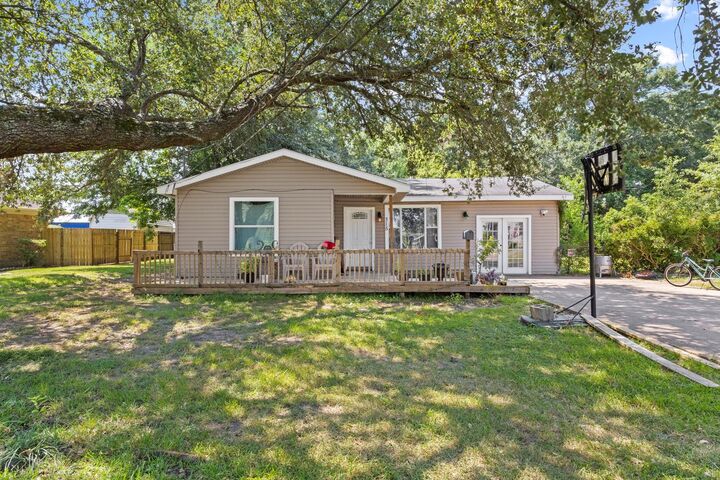 Property Photo:  315 N 3rd Street  TX 77627 