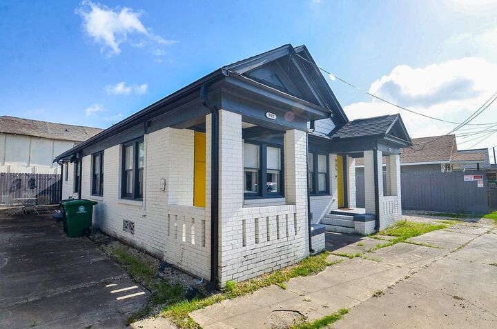 Property Photo: 903 McIntosh Street TX 77009