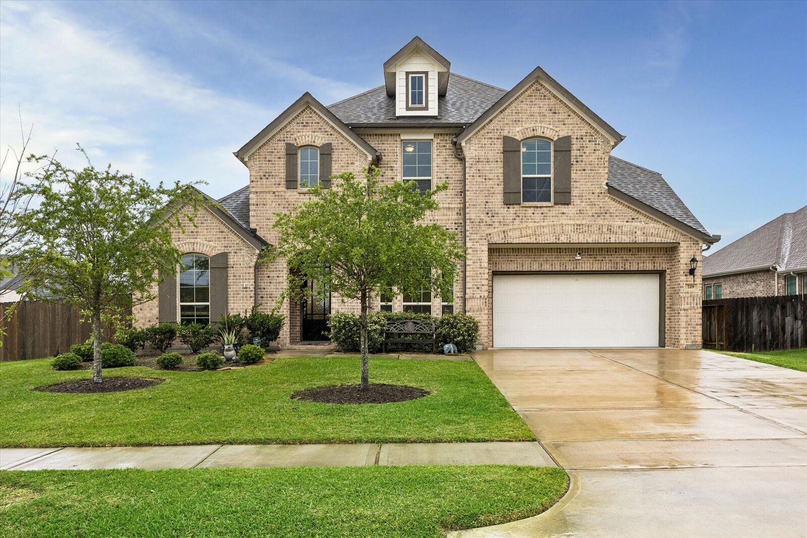 Property Photo: 729 Maplewood TX 77573
