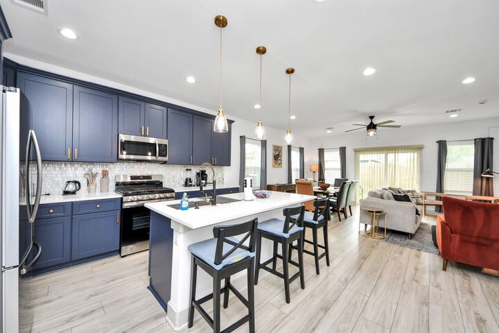 Property Photo: 837 W Little York Road 1 TX 77091