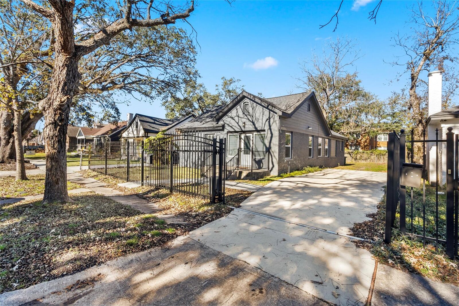 Property Photo: 2711 Eagle Street TX 77004