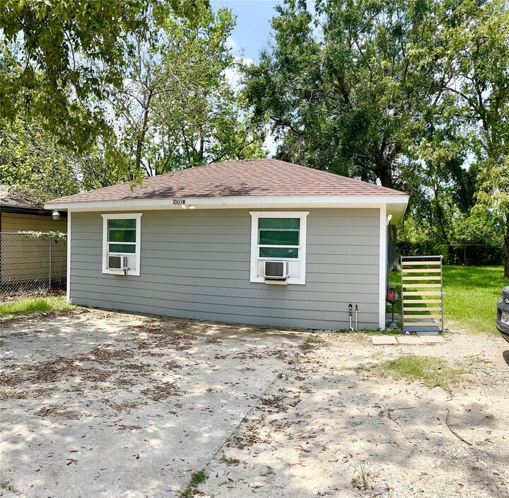 Property Photo:  7003 Hoffman Street  TX 77028 