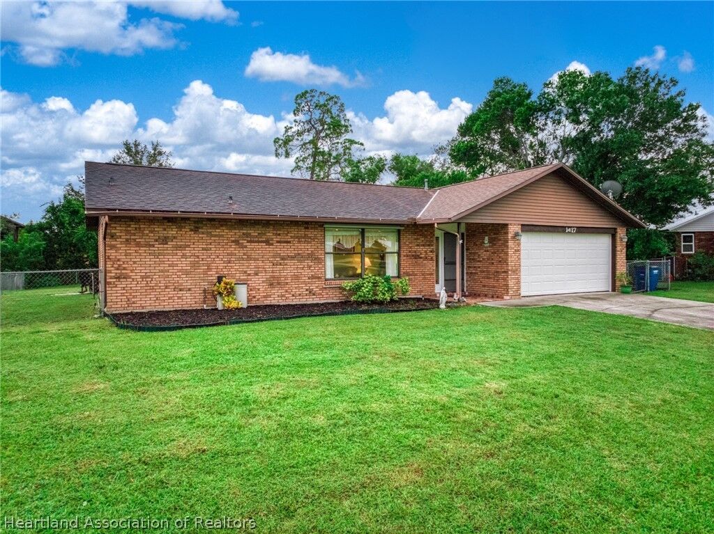 Property Photo:  1417 Chloe Terrace  FL 33870 