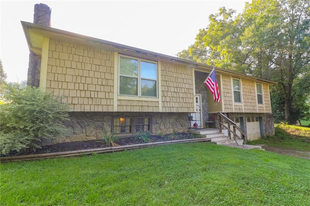 Property Photo: 12723 Cave Lane MO 64024