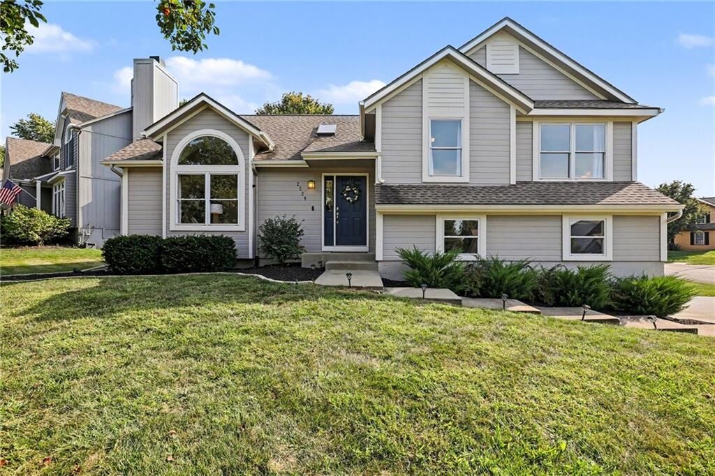 Property Photo: 2529 SW 10th Street MO 64081