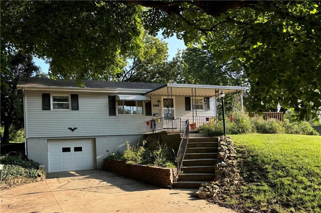 Property Photo: 1609 Green Valley Road MO 64505