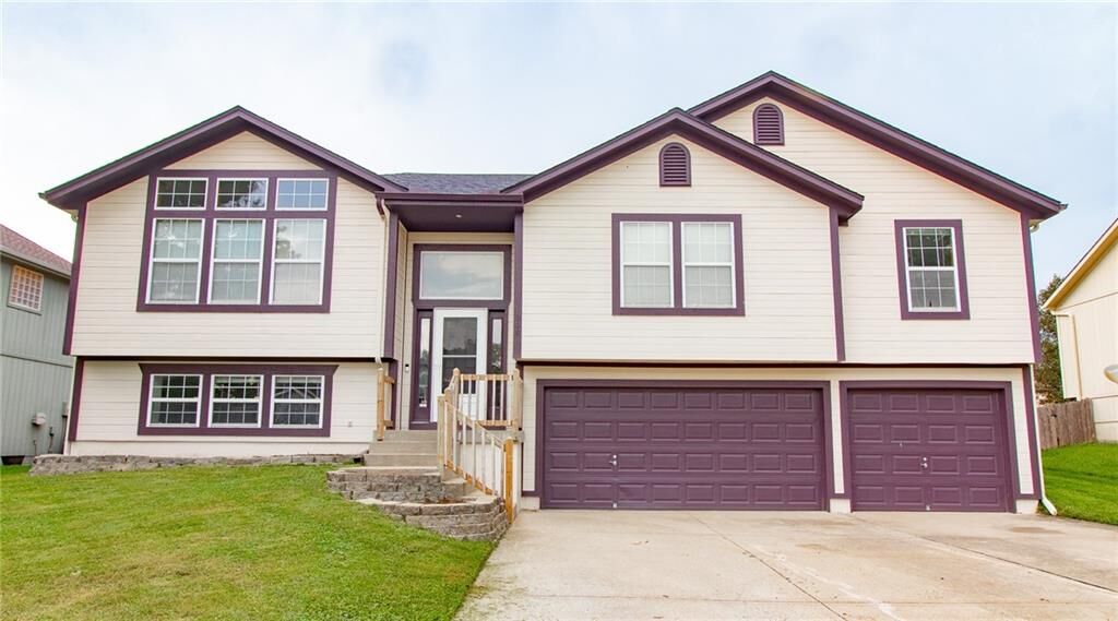 Property Photo: 908 SE 14th Street MO 64081