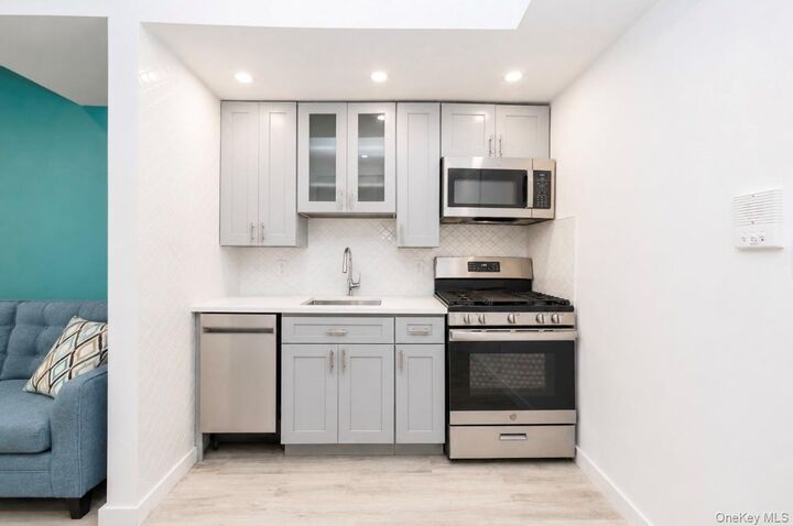 Property Photo:  2261 Palmer Avenue 1G  NY 10801 