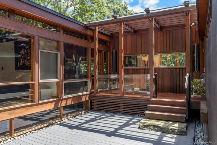 Property Photo:  14 Cradle Rock Road E  NY 10576 