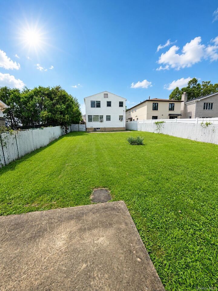 Property Photo: 404 Edgegrove Avenue NY 10312