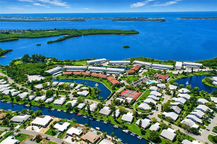 Property Photo: 9406 Andover Circle FL 34210