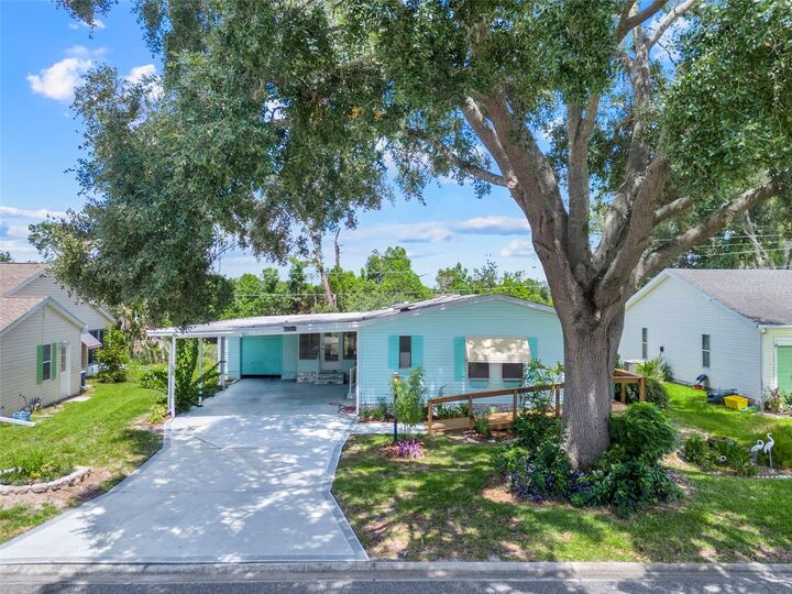 Property Photo: 5047 El Destino Drive FL 34748