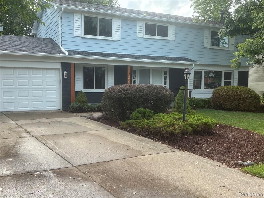 Property Photo:  29621 Fernhill Drive  MI 48334 2025 