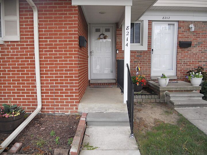 Property Photo:  8214 Farnum Avenue  MI 48093 