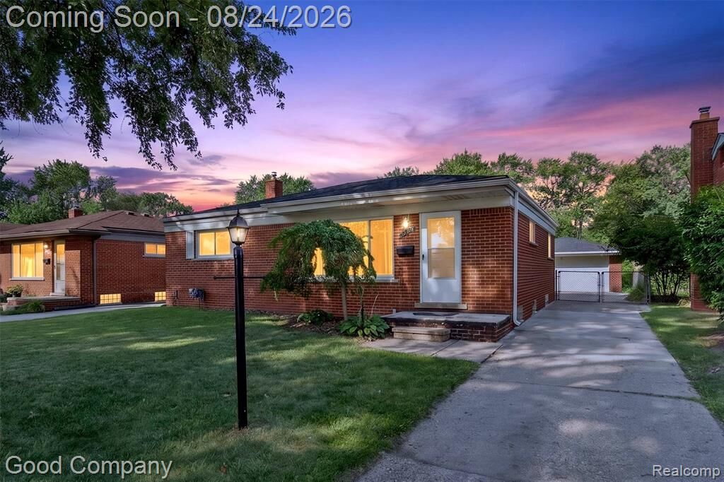 Property Photo:  29535 Milton Avenue  MI 48071 5414 
