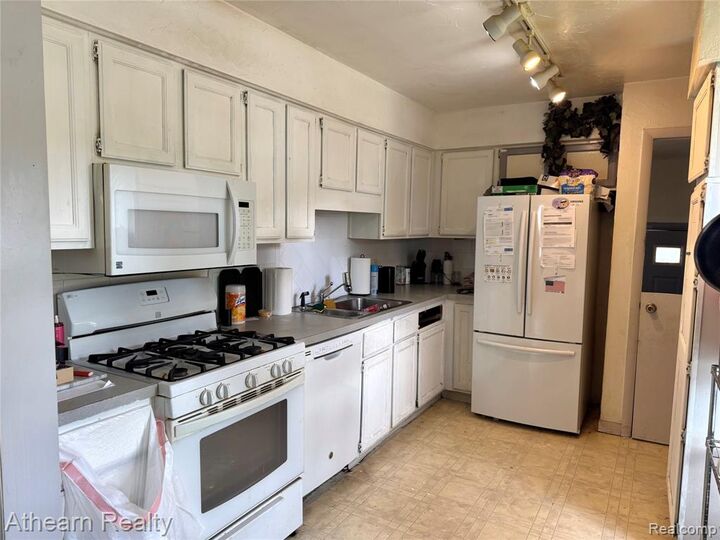 Property Photo: 3935 Larchmont Street MI 48532 5271