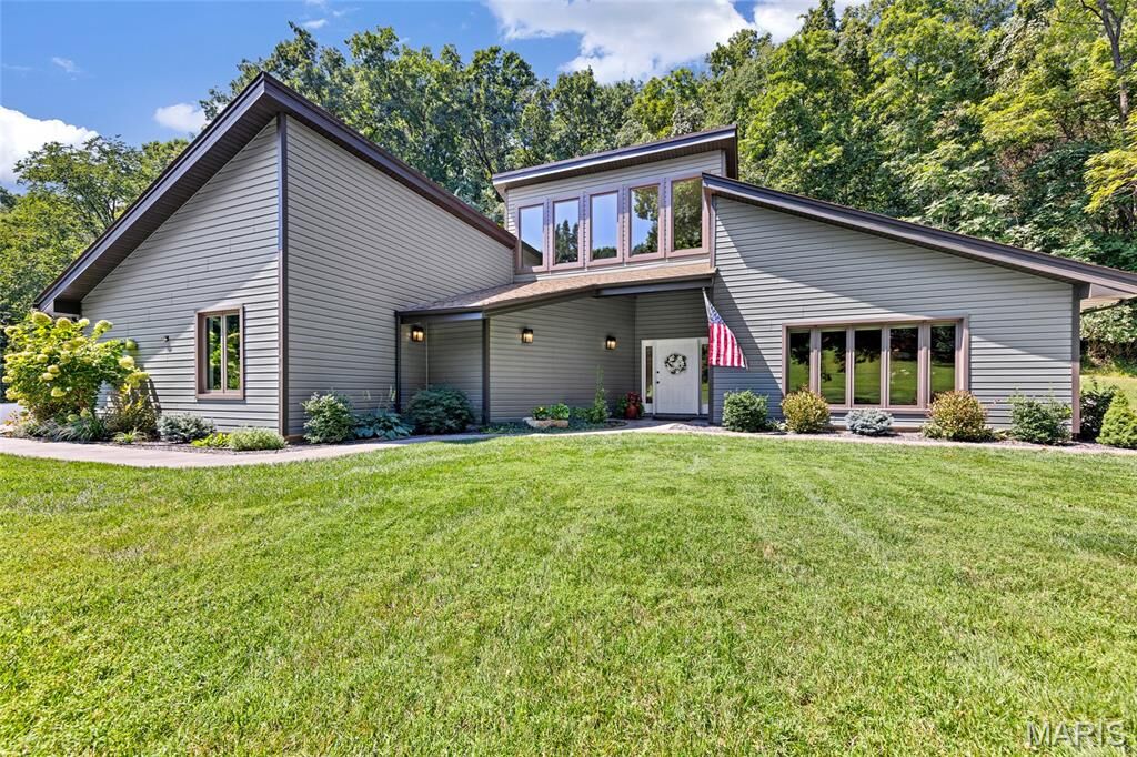 Property Photo:  2201 Oakwood Drive  MO 63049 