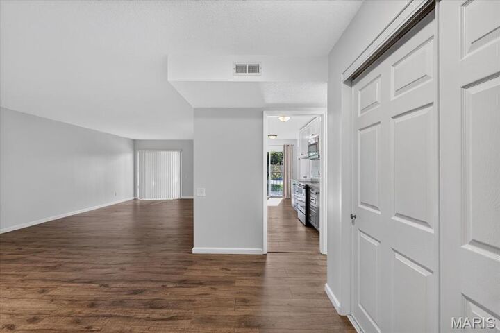 Property Photo:  585 Coeur De Royale Drive 201  MO 63141 