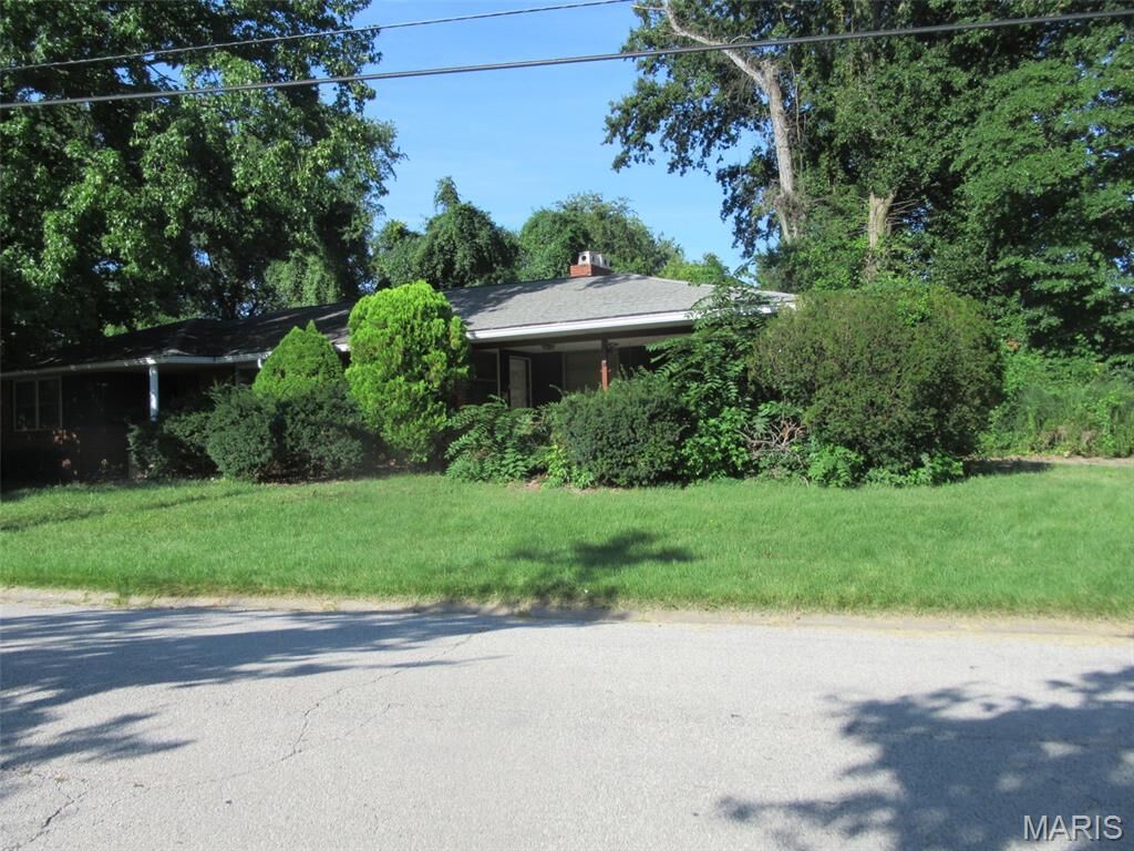 Property Photo: 2312 Gillis Street IL 62002