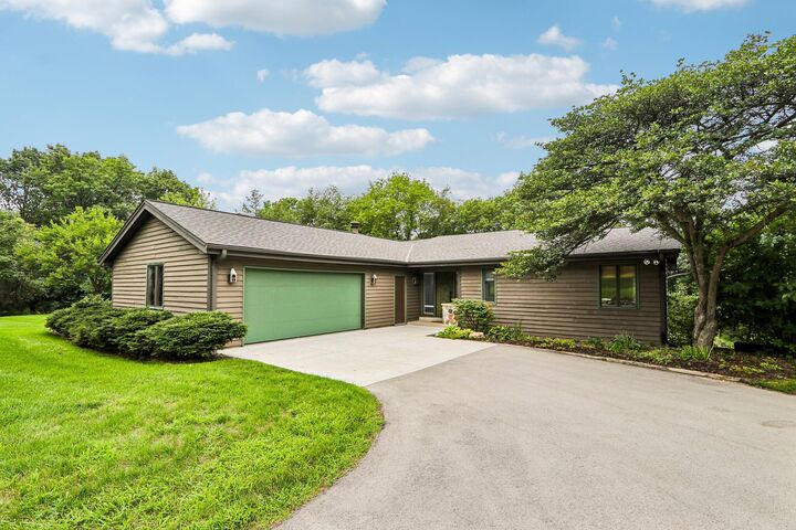 Property Photo:  W333s221 Glen Oaks Dr  WI 53018 