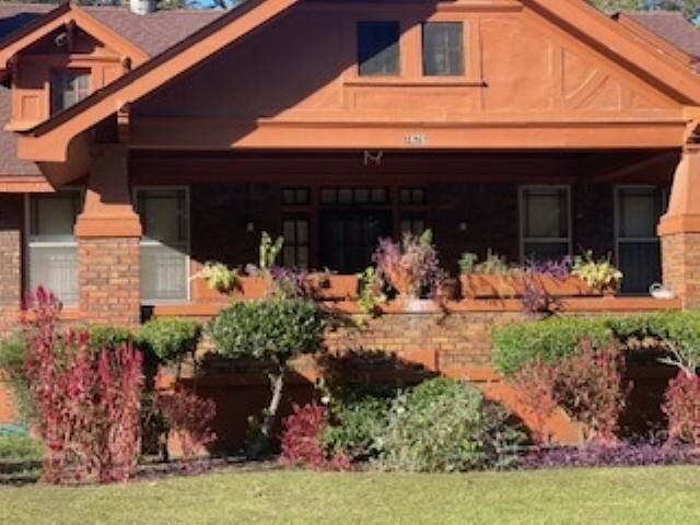 Property Photo:  1676 S Parkway Dr E  TN 38106 