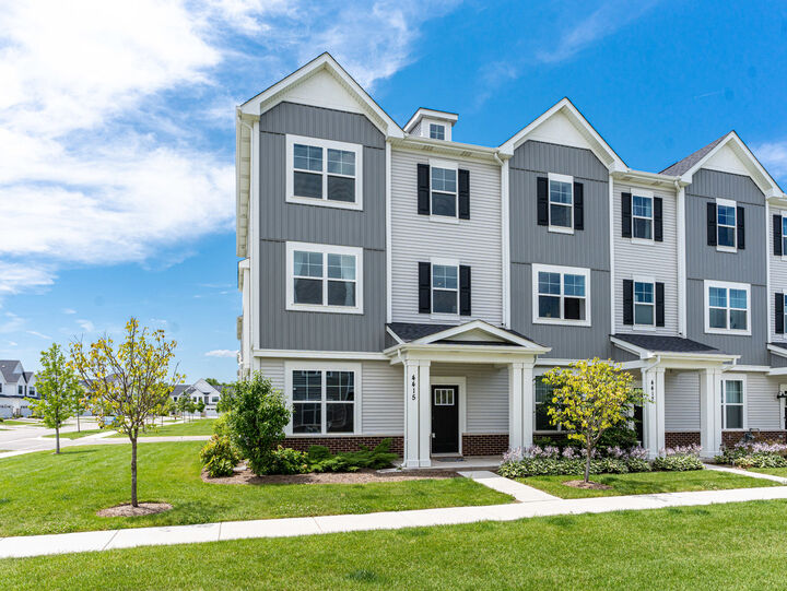 Property Photo: 4415 Chelsea Manor Circle IL 60504
