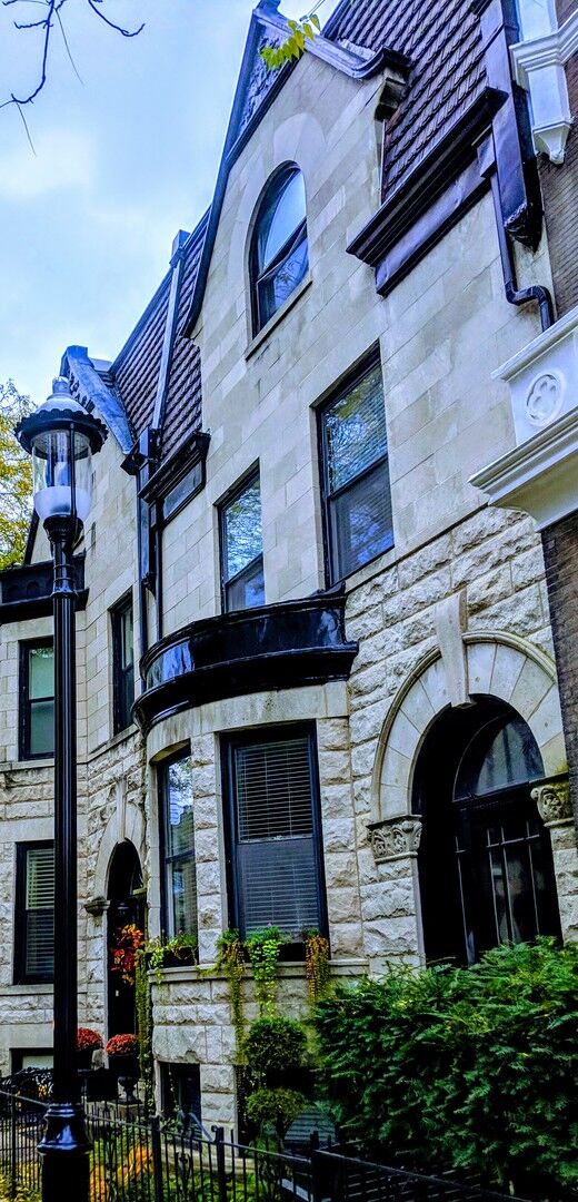 Property Photo:  3823 N Alta Vista Terrace  IL 60613 
