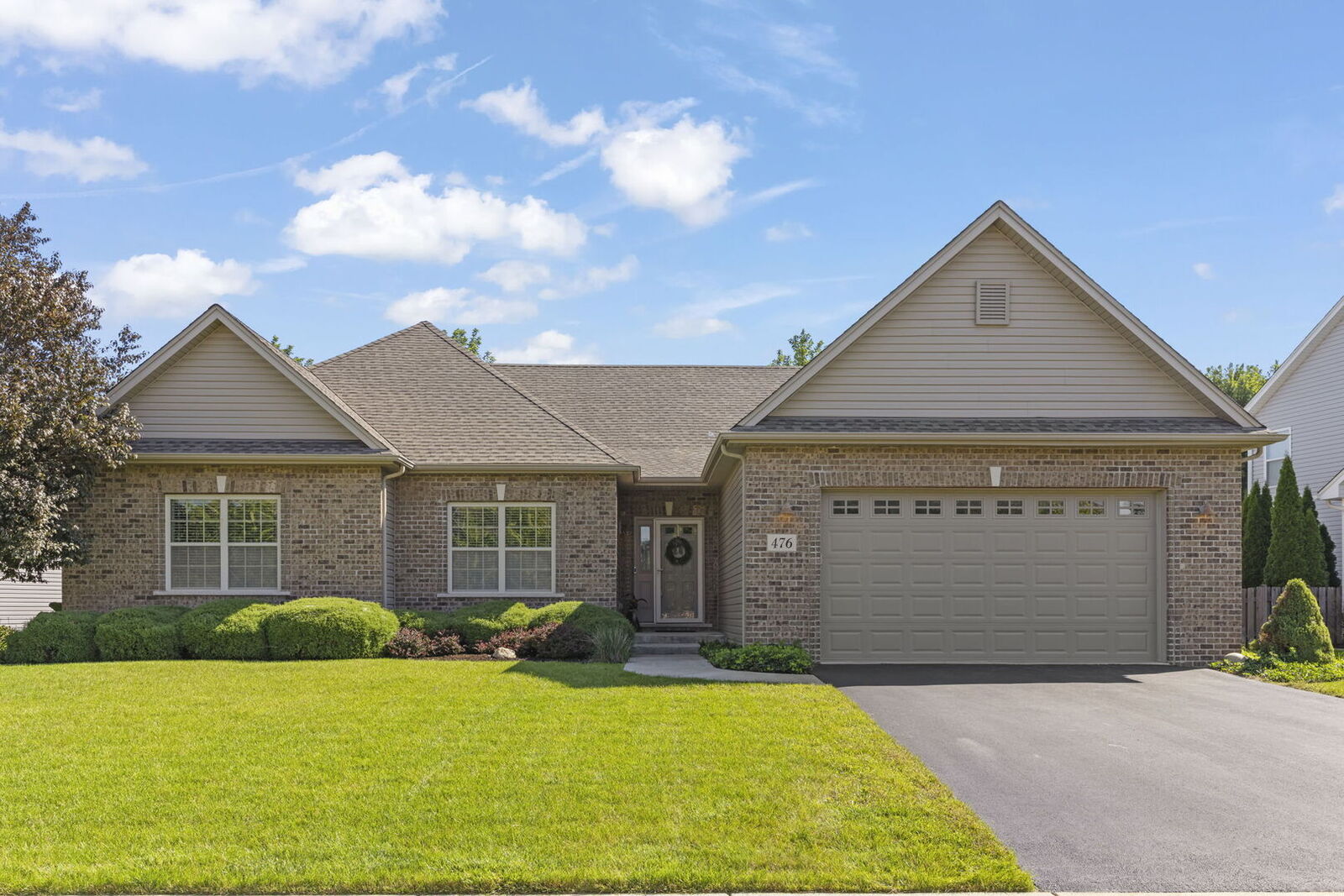 Property Photo:  476 Bloomfield Circle W  IL 60543 