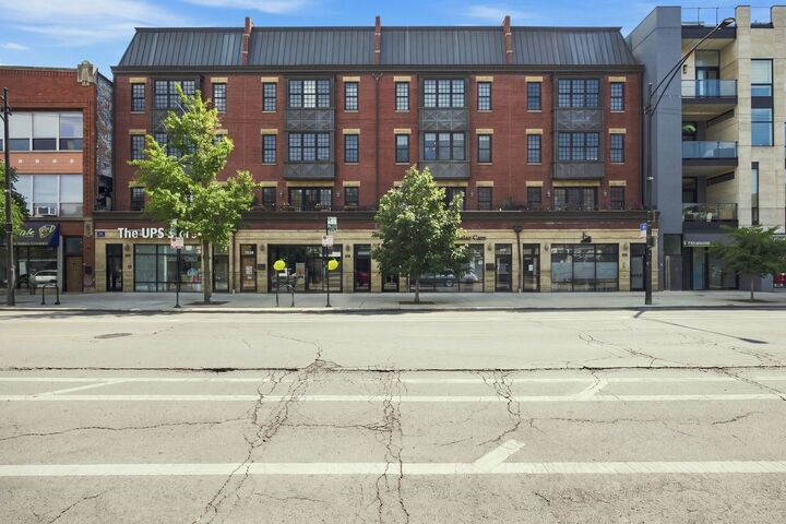 Property Photo: 2033 W Division Street 3 IL 60622