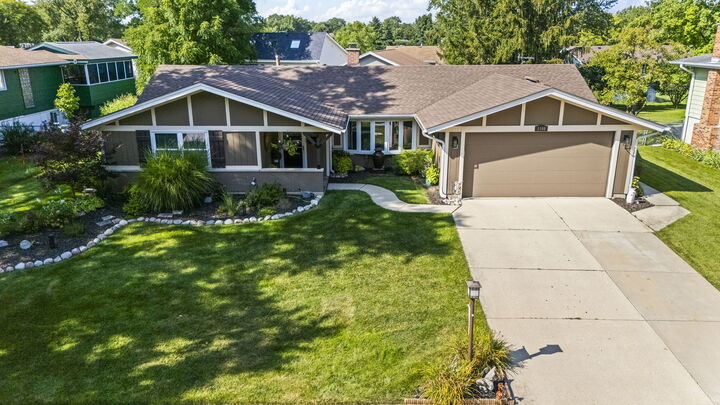 Property Photo:  1108 Bradford Lane  IL 60193 